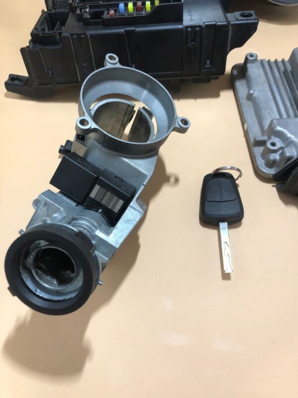 KIT ACCENSIONE CENTRALINA MOTORE OPEL CORSA D 1.3D 07-14 / 0281017364 / 55577463 - immagine 2