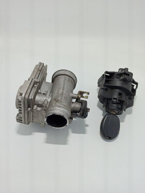 KIT ACCENSIONE CORPO FARFALLATO CHIAVE PIAGGIO MP3 250 2006 2009 CODICE  CM078204