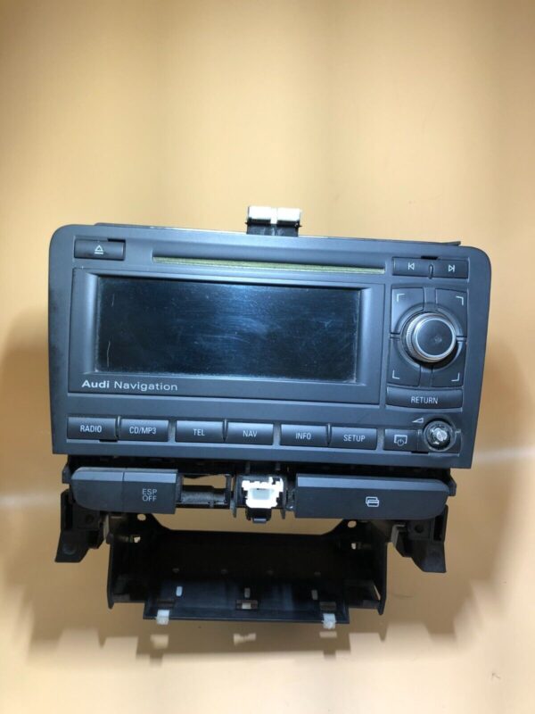 AUTORADIO NAVIGATORE GPS LETTORE CD AUDI A3 2003 AL 2008 codice 8P0035192P NO CODE