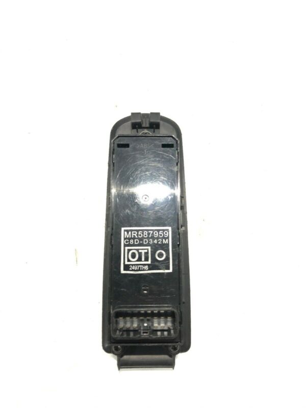 PULSANTIERA ALZACRISTALLI SINISTRA SX MITSUBISHI COLT 2005 CODICE MR587959 - immagine 2