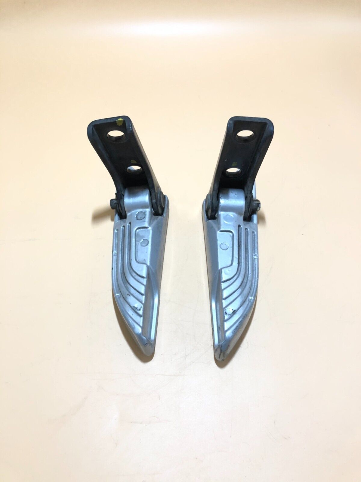 PEDALINA PEDALINE POGGIAPIEDI PASSEGGERO PIAGGIO LIBERTY 125 150 2017 AL 2020