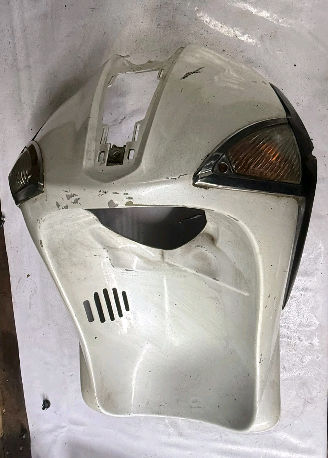 SCUDO FRECCE ANTERIORE PIAGGIO LIBERTY 50 125 150 2009 AL 2015 BIANCO - immagine 2