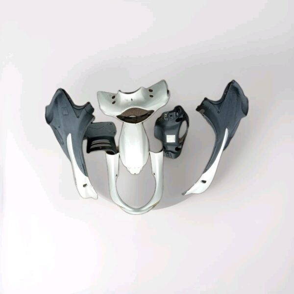 KIT CARENE CARENA  SCUDO FIANCHETTO SUZUKI SIXTEEN 150 2006 AL 2012 BIANCO - immagine 16