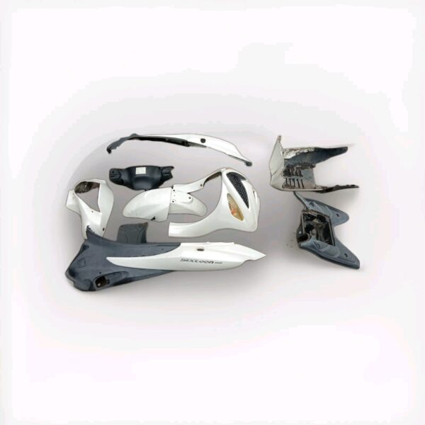 KIT CARENE CARENA  SCUDO FIANCHETTO SUZUKI SIXTEEN 150 2006 AL 2012 BIANCO - immagine 4