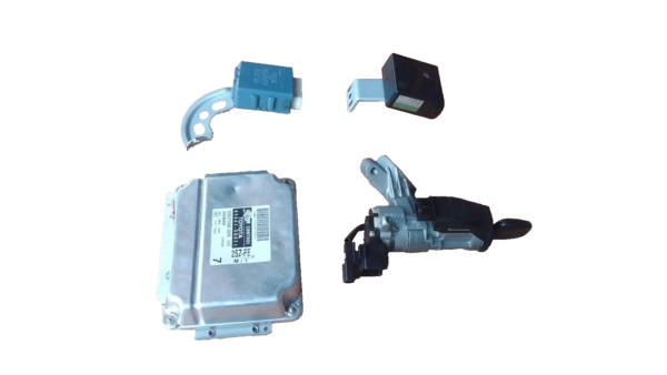 KIT COMPLETO TOYOTA YARIS DAL 1998 AL 2005 BENZINA CODICE CENTRALINA 89661-0D071