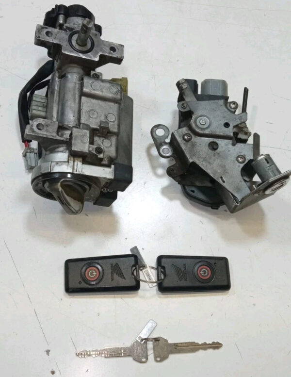 KIT CORPO FARFALLATO TELECOMANDO KEY CHIAVI HONDA FORZA 250 2005 2006 2007 - immagine 3