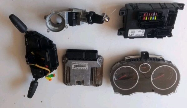 55575350 0281017960 KIT CENTRALINA DEVIOLUCI STRUMENTI KEY OPEL CORSA D DIESEL - immagine 22
