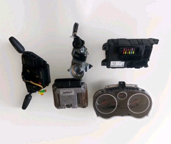 55575350 0281017960 KIT CENTRALINA DEVIOLUCI STRUMENTI KEY OPEL CORSA D DIESEL